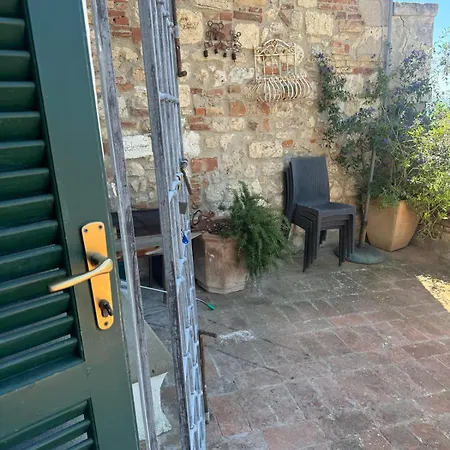 Casa Patrizia Nel Castello * 로시냐노 마리티모